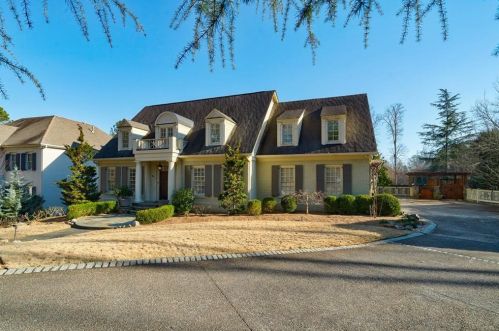 4485 Club Dr, Atlanta, GA 30319-1121