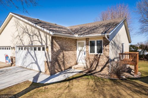 587 Milwaukee Rd, Prior Lake, MN 55379-2545