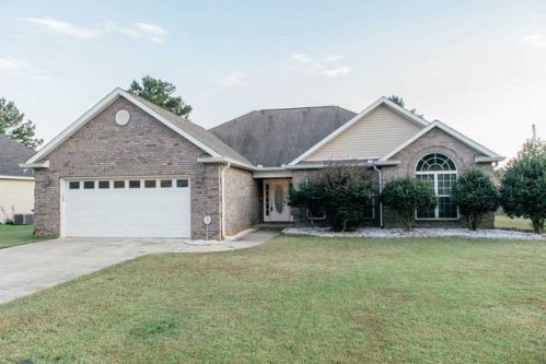 105 Galloway St, Kathleen, GA 31047-2884