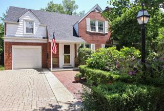 525 Echo Ln, Glenview, IL 60025-3431