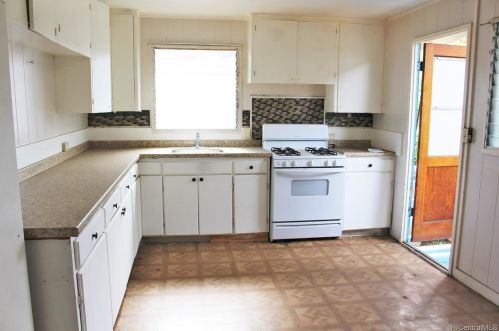 2003 Eluwene St, Honolulu HI  96819-4032 exterior