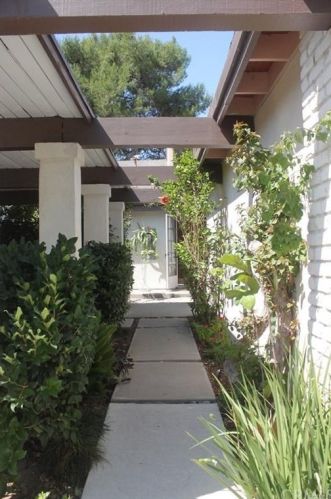 24 Redwood Tree Ln, Irvine CA  92612-2226 exterior