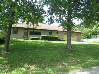 1329 Highland St, Cabool, MO 65689-7390