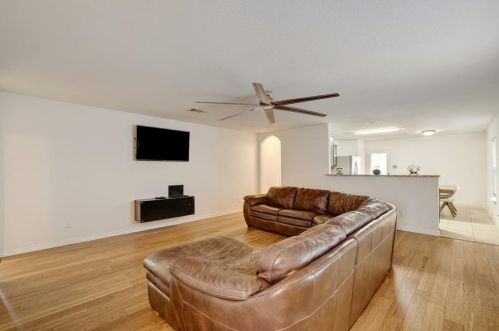 1437 Treeta Trl, Uhland TX 78640 exterior