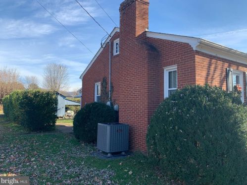 116 Stuart Ave, Elkton, VA 22827-1451