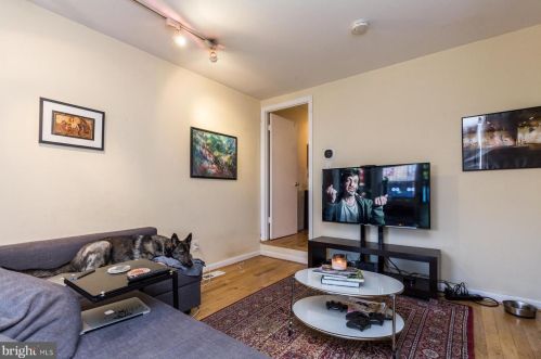 711 5th St, Philadelphia, PA 19147-3043