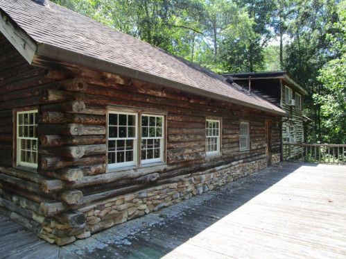 6390 Chesla Dr, Gainesville, GA 30506-5400