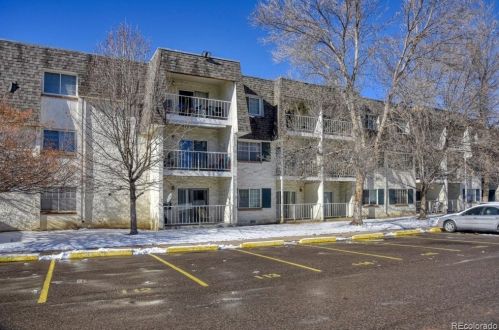 2225 Jasmine St, Denver CO  80207-3917 exterior