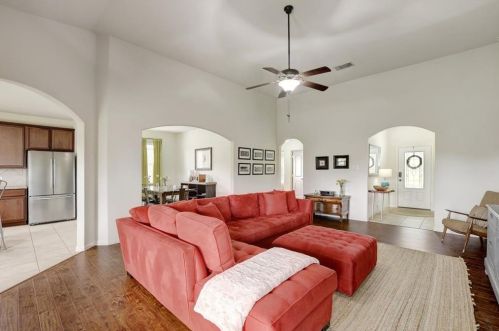 1265 Twin Estates Dr, Uhland TX 78640 exterior