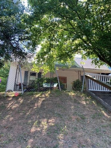 27 Waleska St, Holly Springs, GA 30114-2740