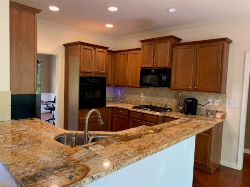 2600 Essex Ln, Atlanta GA  30331-7854 exterior
