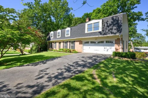 8239 The Midway, Annandale, VA 22003-3716