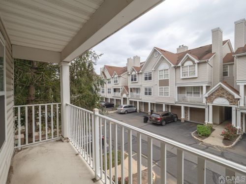 91 Inverness Dr, Edison, NJ 08820-4654