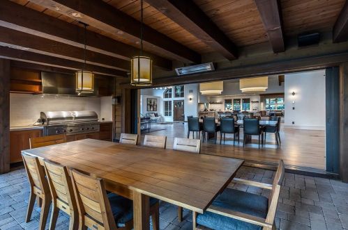 8262 Valhalla Dr, Truckee CA  96161-4297 exterior