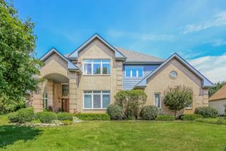 220 Carriage Trl, Hoffman Estates, IL 60010-2870