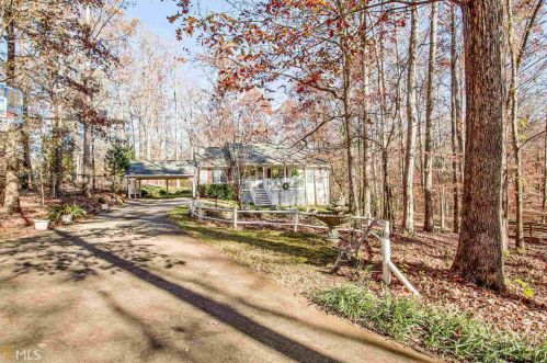 25 Hearthstone Dr, Stockbridge, GA 30281-2801