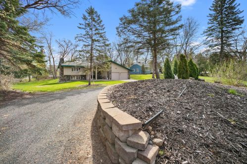 2820 Helen St, Saint Paul, MN 55109-1636