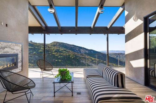 2345 Tuna Canyon Rd, Topanga, CA 90290-3452