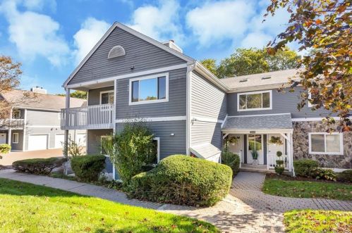 205 Windgate Cir, Upper Stepney, CT 06468-2825