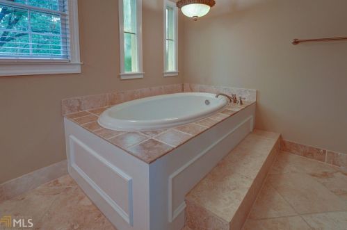 7575 Hunters Woods Dr, Atlanta GA  30350-5631 exterior