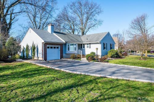 108 Mason Dr, Metuchen, NJ 08840-1043