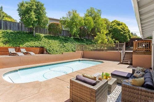 102 Lucas Park Dr, San Rafael, CA 94903-1717