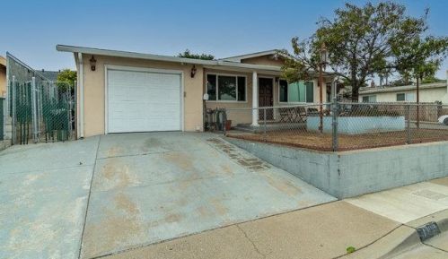 1800 Luzern St, Seaside, CA 93955-3934