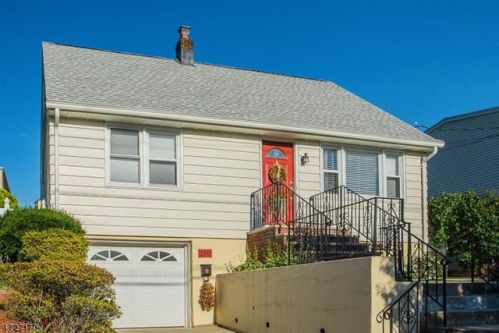 290 Malcolm Ave, Outwater, NJ 07026-1126