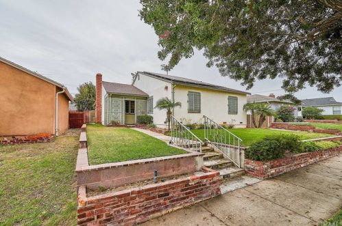 2521 118th St, Hawthorne, CA 90250-1804