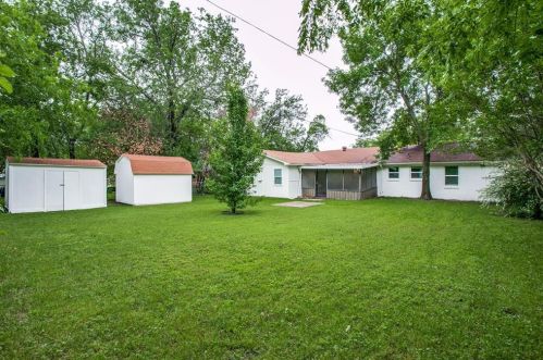 8005 Lazy Ln Rd, Fort Worth TX  76180-7161 exterior