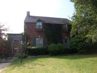524 Forrest Hill Ave, Peoria, IL 61604-1560