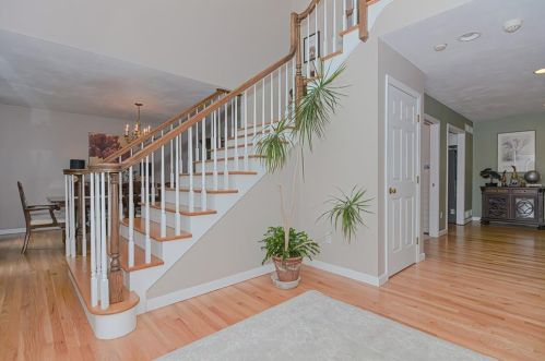 73 Bullfrog Ln, Tiverton, RI 02878-2352