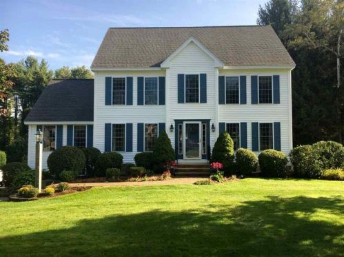 17 Wallace Dr, Dover, NH 03820-5520