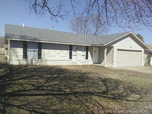 1402 Eddy St, Claremore, OK 74017-8621
