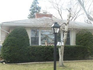 28 Martin Ave, Waukegan, IL 60085-4655