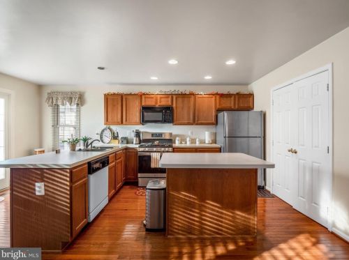 3987 Antwerp Ct, Woodbridge, VA 22192-7642