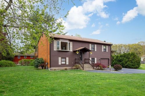 22 Marjorie Ln, Warwick, RI 02886-7429
