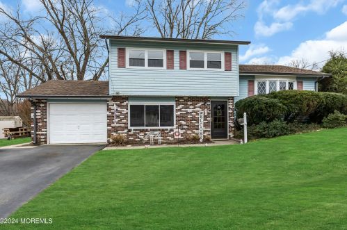 5 Nebraska Dr, Jackson Twp, NJ 08527-1517