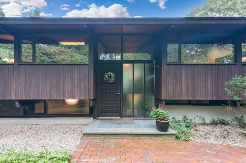 1950 Boston Neck Rd, South Kingstown, RI 02874-3208