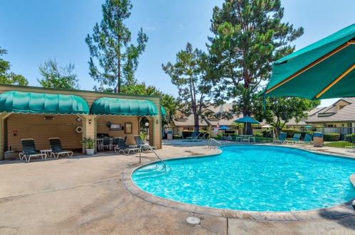 964 Arrow Hwy, Upland CA  91786-4564 exterior