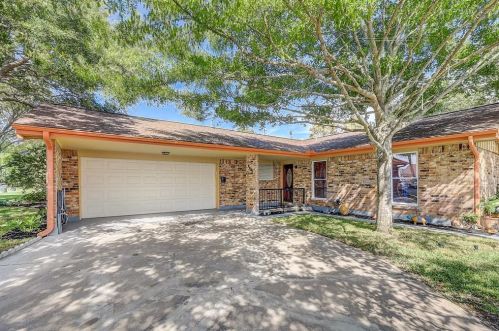 2801 Dominique Dr, Galveston, TX 77551-1570