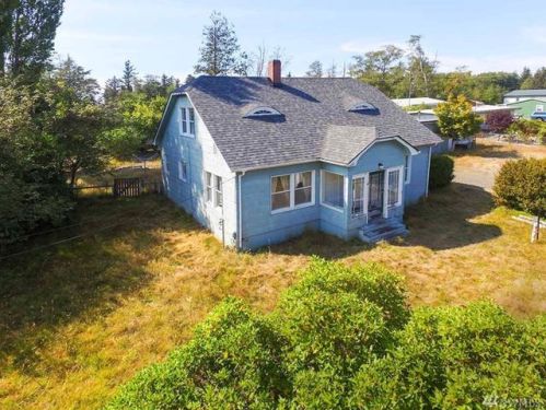 823 State Route 101, Chinook, WA 98614-1339