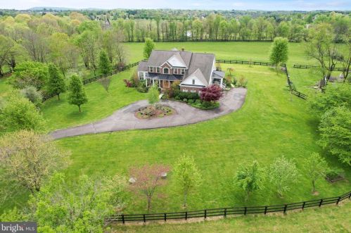 12027 George Farm Dr, Lovettsville, VA 20180-2781