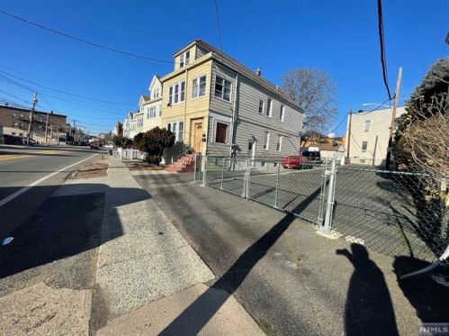384 River Dr, Outwater, NJ 07026-3327