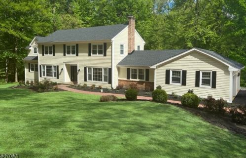 52 Mile Dr, Chester, NJ 07930-2803