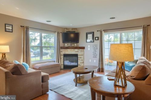 109 Courtyard Dr, Carlisle, PA 17013-4904