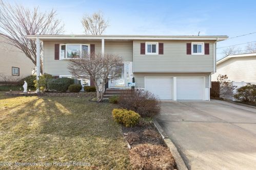 17 Heather Dr, Old Bridge, NJ 08857-2228