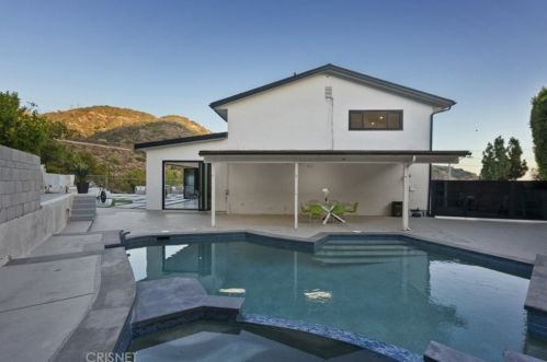 2434 Delisle Ct, Glendale CA  91208-2210 exterior