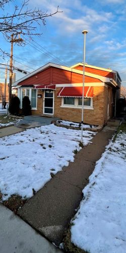 6315 Lavergne Ave, Chicago, IL 60638-5828