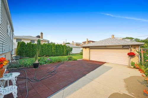 8830 Elmore St, Niles IL 60714-2413 exterior